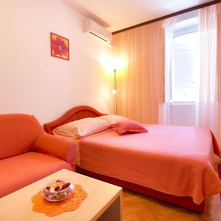 Apartment And Room Daria Vis Exterior foto