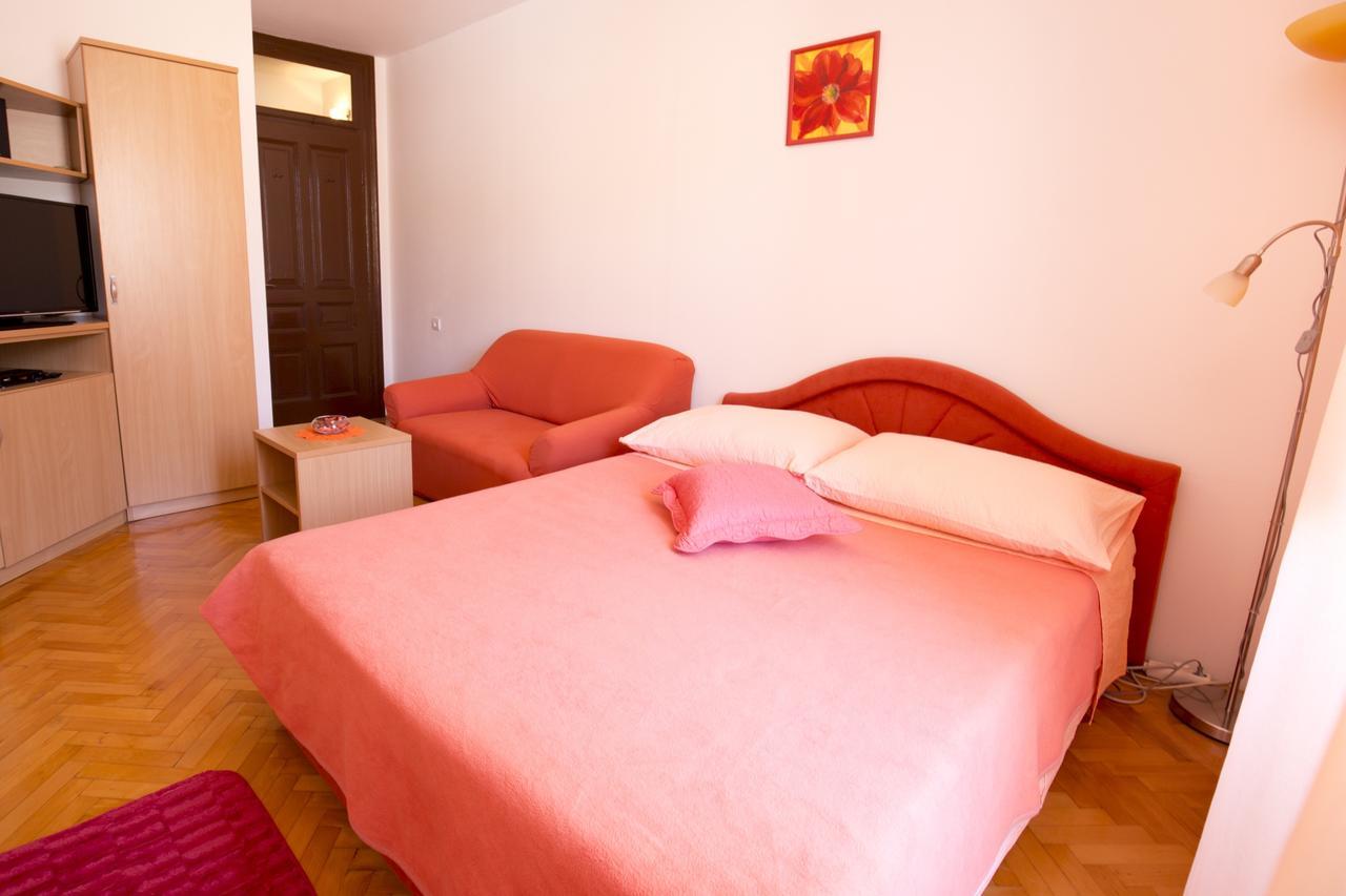 Apartment And Room Daria Vis Exterior foto