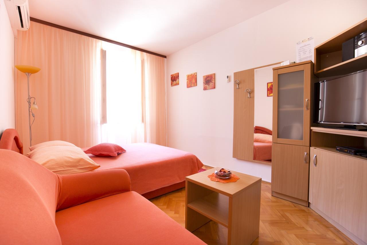 Apartment And Room Daria Vis Exterior foto